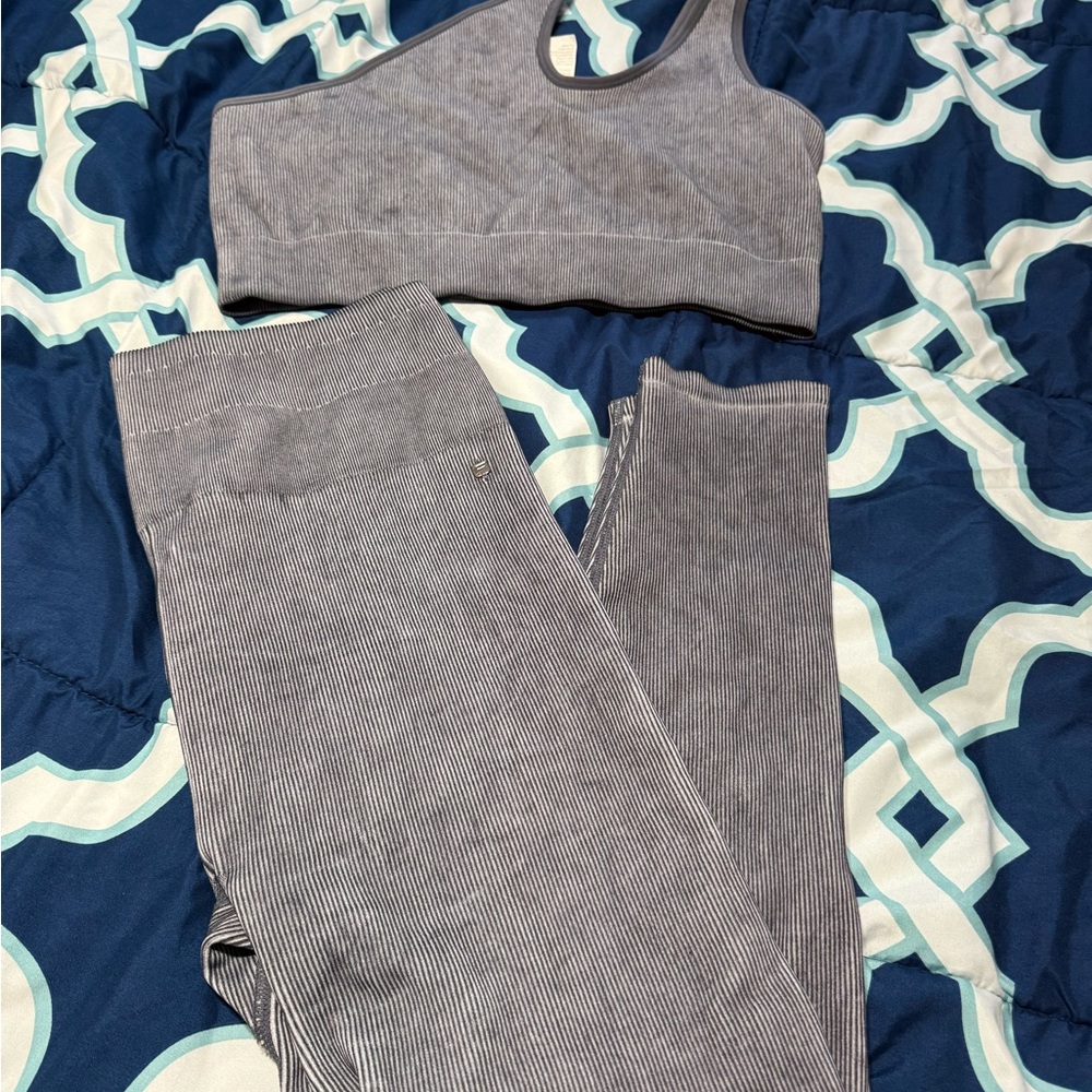Fabletics Gray Women's Leggings Set - Picture 5 of 6